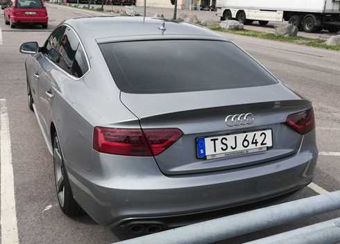 Gråmetallic Audi A5 Sportback Quattro stulen i Västerås